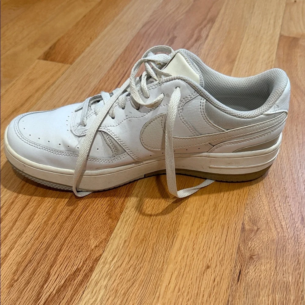 Nike Gamma Force Women’s Sneakers — White Light Bone Sanddrift Phantom — Size 10